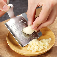 Mini Stainless Steel Ginger Grater Garlic Wasabi Grinding Kitchen Tool